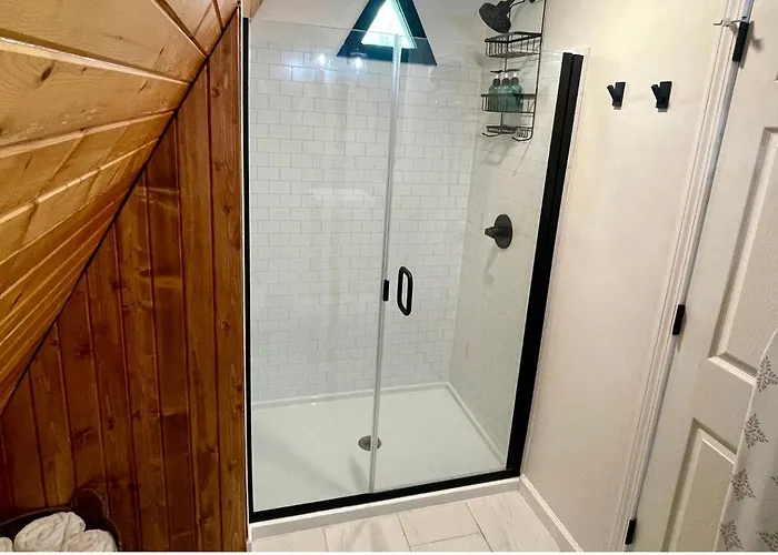 Beautiful A-frame With Hot-tub In Makanda, Illinois Makanda